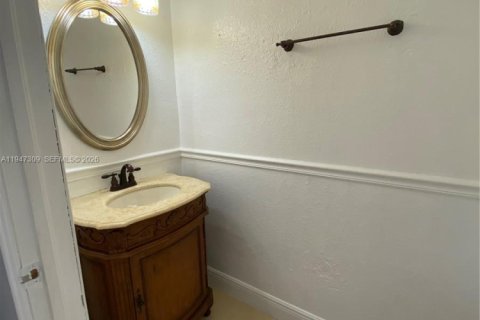 Снять в аренду таунхаус в Хайалиа, Флорида 3 спальни, 116.69м2, № 2003517 - фото 14