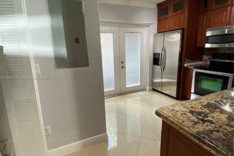 Снять в аренду таунхаус в Хайалиа, Флорида 3 спальни, 116.69м2, № 2003517 - фото 7