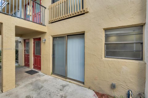 Снять в аренду кондоминиум в Корал-Спрингс, Флорида 2 спальни, 74.32м2, № 1991739 - фото 20