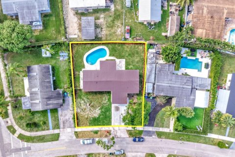 Casa en venta en Cutler Bay, Florida, 5 dormitorios, 171.22 m2 № 1999899 - foto 3