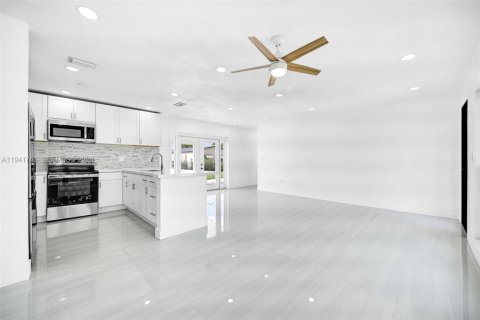 Casa en venta en Cutler Bay, Florida, 5 dormitorios, 171.22 m2 № 1999899 - foto 5