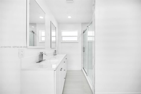 Casa en venta en Cutler Bay, Florida, 5 dormitorios, 171.22 m2 № 1999899 - foto 8