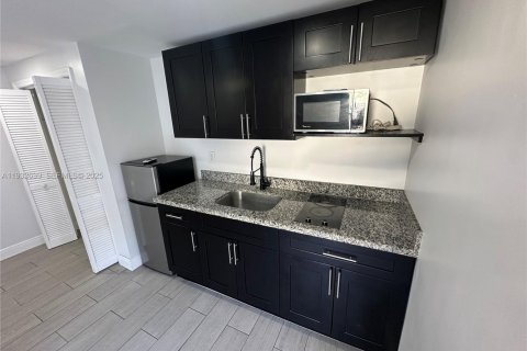 Commercial property in Hollywood, Florida 116.59 sq.m. № 1992350 - photo 9