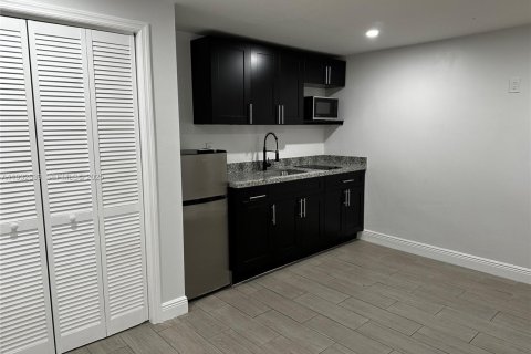 Снять в аренду коммерческую недвижимость в Холливуд, Флорида 116.59м2, № 1992350 - фото 4