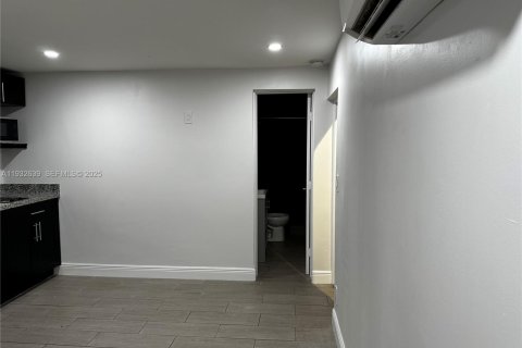 Снять в аренду коммерческую недвижимость в Холливуд, Флорида 116.59м2, № 1992350 - фото 2