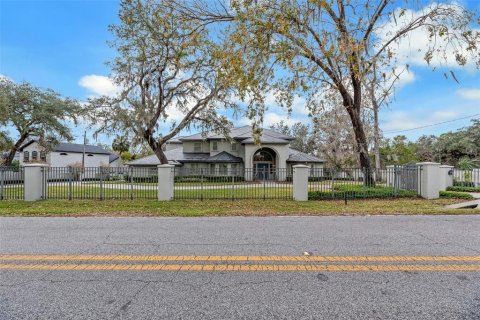 House in Brandon, Florida 6 bedrooms, 759.29 sq.m. № 1766120 - photo 1