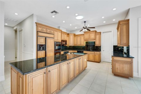 House in Brandon, Florida 6 bedrooms, 759.29 sq.m. № 1766120 - photo 26