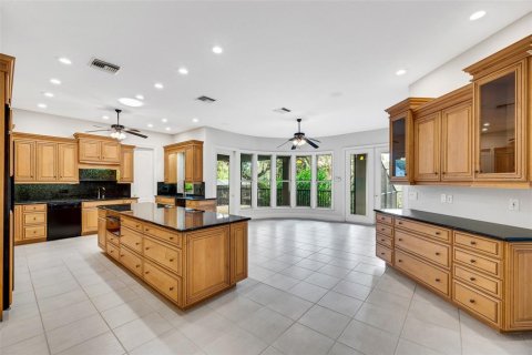 House in Brandon, Florida 6 bedrooms, 759.29 sq.m. № 1766120 - photo 25