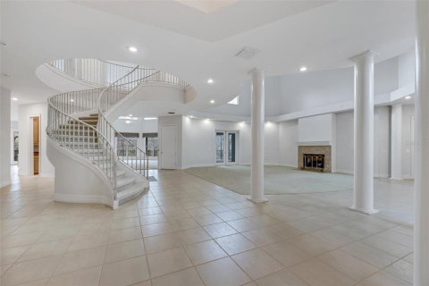 House in Brandon, Florida 6 bedrooms, 759.29 sq.m. № 1766120 - photo 12