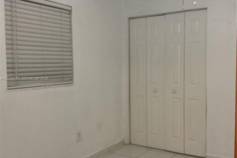 Villa ou maison à louer à Miami, Floride: 1 chambre, 46.45 m2 № 2071109 - photo 10