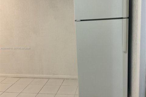 Villa ou maison à louer à Miami, Floride: 1 chambre, 46.45 m2 № 2071109 - photo 7