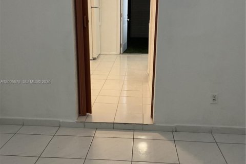 Villa ou maison à louer à Miami, Floride: 1 chambre, 46.45 m2 № 2071109 - photo 12