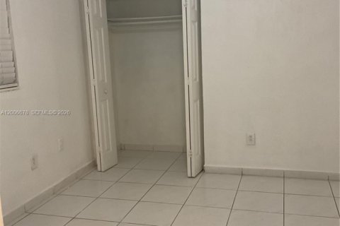 Villa ou maison à louer à Miami, Floride: 1 chambre, 46.45 m2 № 2071109 - photo 11