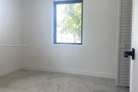 Villa ou maison à louer à Miami, Floride: 2 chambres № 1963671 - photo 10