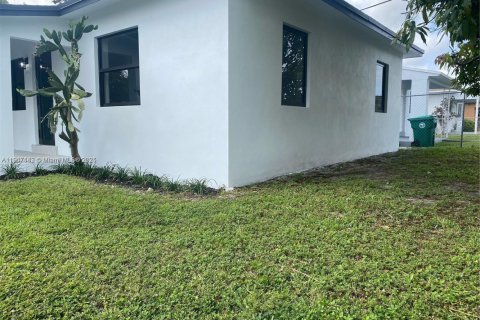 Villa ou maison à louer à Miami, Floride: 2 chambres № 1963671 - photo 16