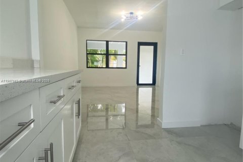 Villa ou maison à louer à Miami, Floride: 2 chambres № 1963671 - photo 5