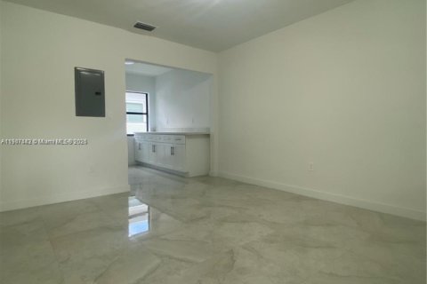 Villa ou maison à louer à Miami, Floride: 2 chambres № 1963671 - photo 12
