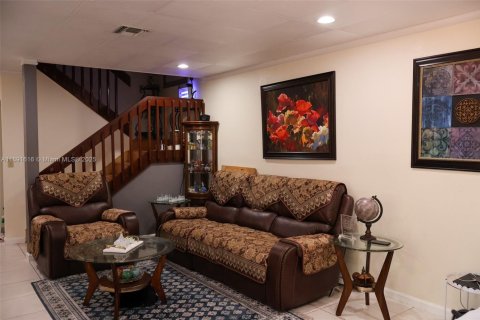 Купить таунхаус в Корал-Спрингс, Флорида 2 спальни, 119.29м2, № 1954665 - фото 8