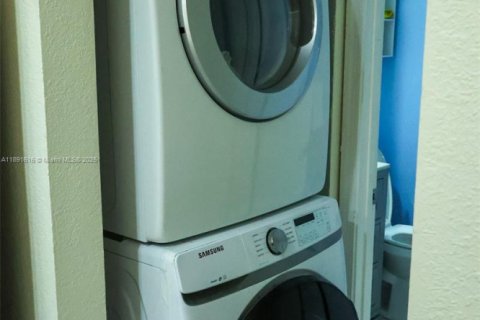 Купить таунхаус в Корал-Спрингс, Флорида 2 спальни, 119.29м2, № 1954665 - фото 16