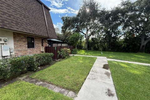 Купить таунхаус в Корал-Спрингс, Флорида 2 спальни, 119.29м2, № 1954665 - фото 1