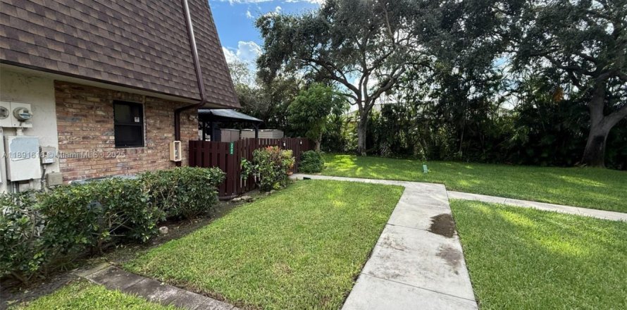 Таунхаус в Корал-Спрингс, Флорида 2 спальни, 119.29м2 № 1954665