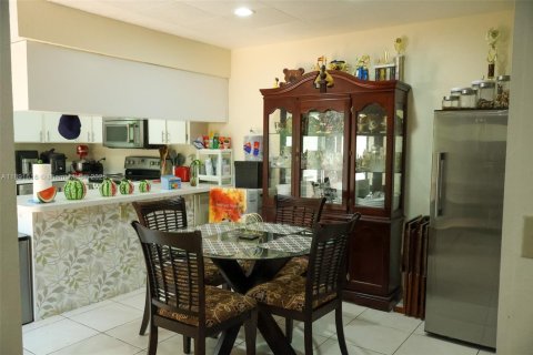 Купить таунхаус в Корал-Спрингс, Флорида 2 спальни, 119.29м2, № 1954665 - фото 10