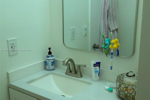 Купить таунхаус в Корал-Спрингс, Флорида 2 спальни, 119.29м2, № 1954665 - фото 19