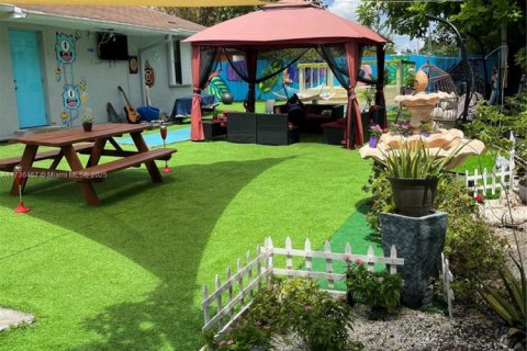 Commercial property in Miami, Florida № 1787023 - photo 2