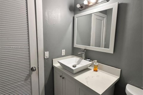 Commercial property in Miami, Florida № 1787023 - photo 17