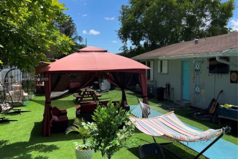 Commercial property in Miami, Florida № 1787023 - photo 5