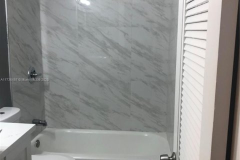 Commercial property in Miami, Florida № 1787023 - photo 25