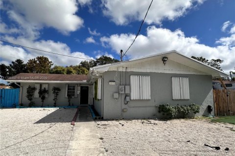 Commercial property in Miami, Florida № 1787023 - photo 8