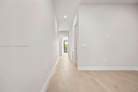 House in Fort Lauderdale, Florida 4 bedrooms № 2033636 - photo 18