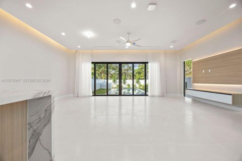 House in Fort Lauderdale, Florida 4 bedrooms № 2033636 - photo 12