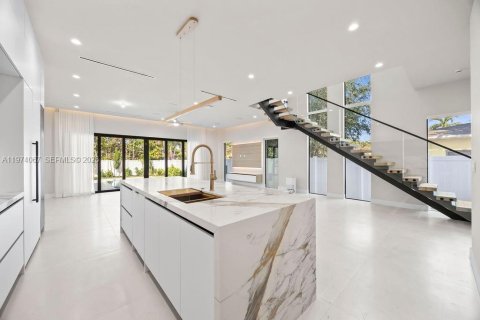 House in Fort Lauderdale, Florida 4 bedrooms № 2033636 - photo 2