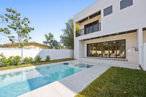 House in Fort Lauderdale, Florida 4 bedrooms № 2033636