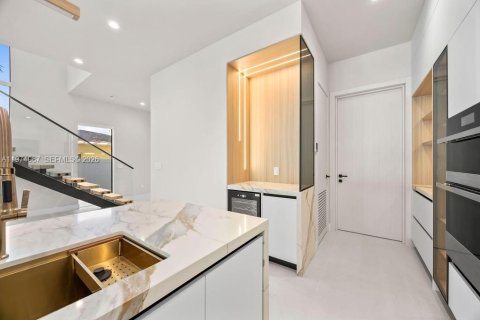 House in Fort Lauderdale, Florida 4 bedrooms № 2033636 - photo 5