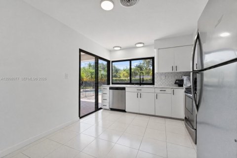 House in Palmetto Bay, Florida 3 bedrooms, 135.54 sq.m. № 2075228 - photo 22
