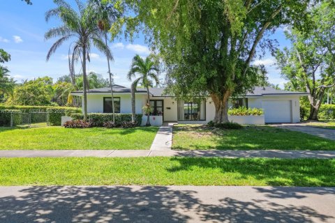 House in Palmetto Bay, Florida 3 bedrooms, 135.54 sq.m. № 2075228 - photo 2