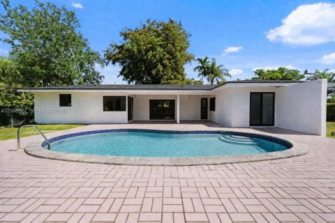 House in Palmetto Bay, Florida 3 bedrooms, 135.54 sq.m. № 2075228 - photo 29