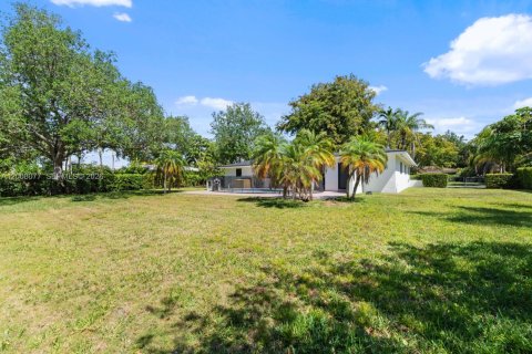 House in Palmetto Bay, Florida 3 bedrooms, 135.54 sq.m. № 2075228 - photo 30