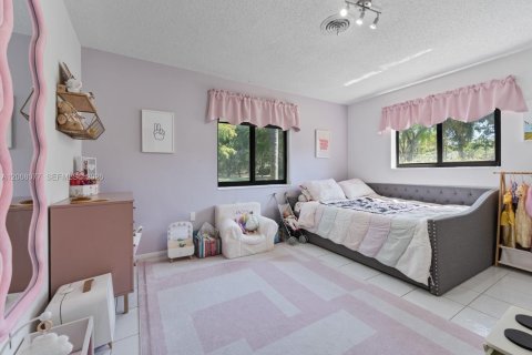 House in Palmetto Bay, Florida 3 bedrooms, 135.54 sq.m. № 2075228 - photo 21