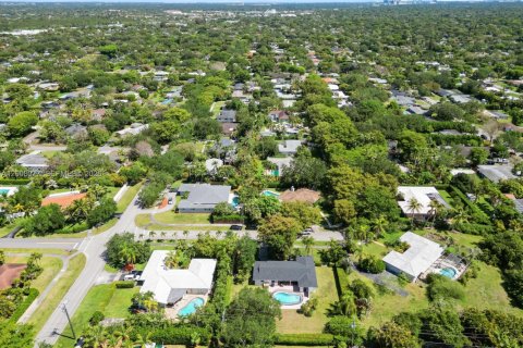 House in Palmetto Bay, Florida 3 bedrooms, 135.54 sq.m. № 2075228 - photo 4
