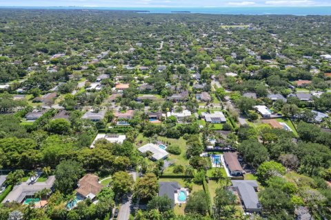 House in Palmetto Bay, Florida 3 bedrooms, 135.54 sq.m. № 2075228 - photo 5