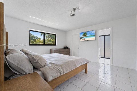 House in Palmetto Bay, Florida 3 bedrooms, 135.54 sq.m. № 2075228 - photo 16