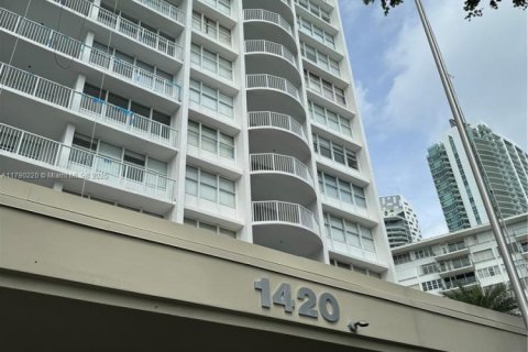 Кондоминиум с 1 спальней в Майами, Флорида № 2062006