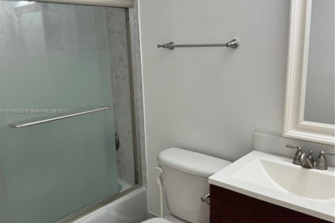 Condo in Miami, Florida, 1 bedroom  № 2062006 - photo 15