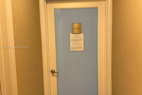 Condo in Miami, Florida, 1 bedroom  № 2062006 - photo 16