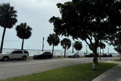 Condo in Miami, Florida, 1 bedroom  № 2062006 - photo 20