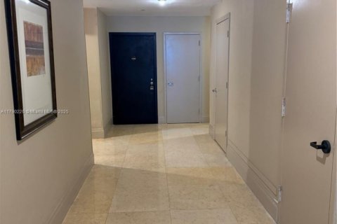 Condo in Miami, Florida, 1 bedroom  № 2062006 - photo 6